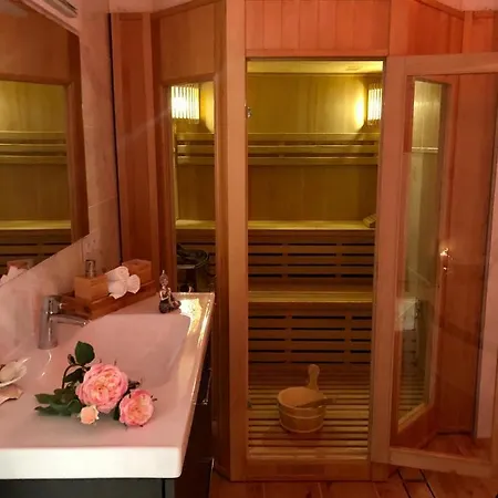 Pintoresca Habitacion, Piscina Climatizado Y Sauna Homestay *